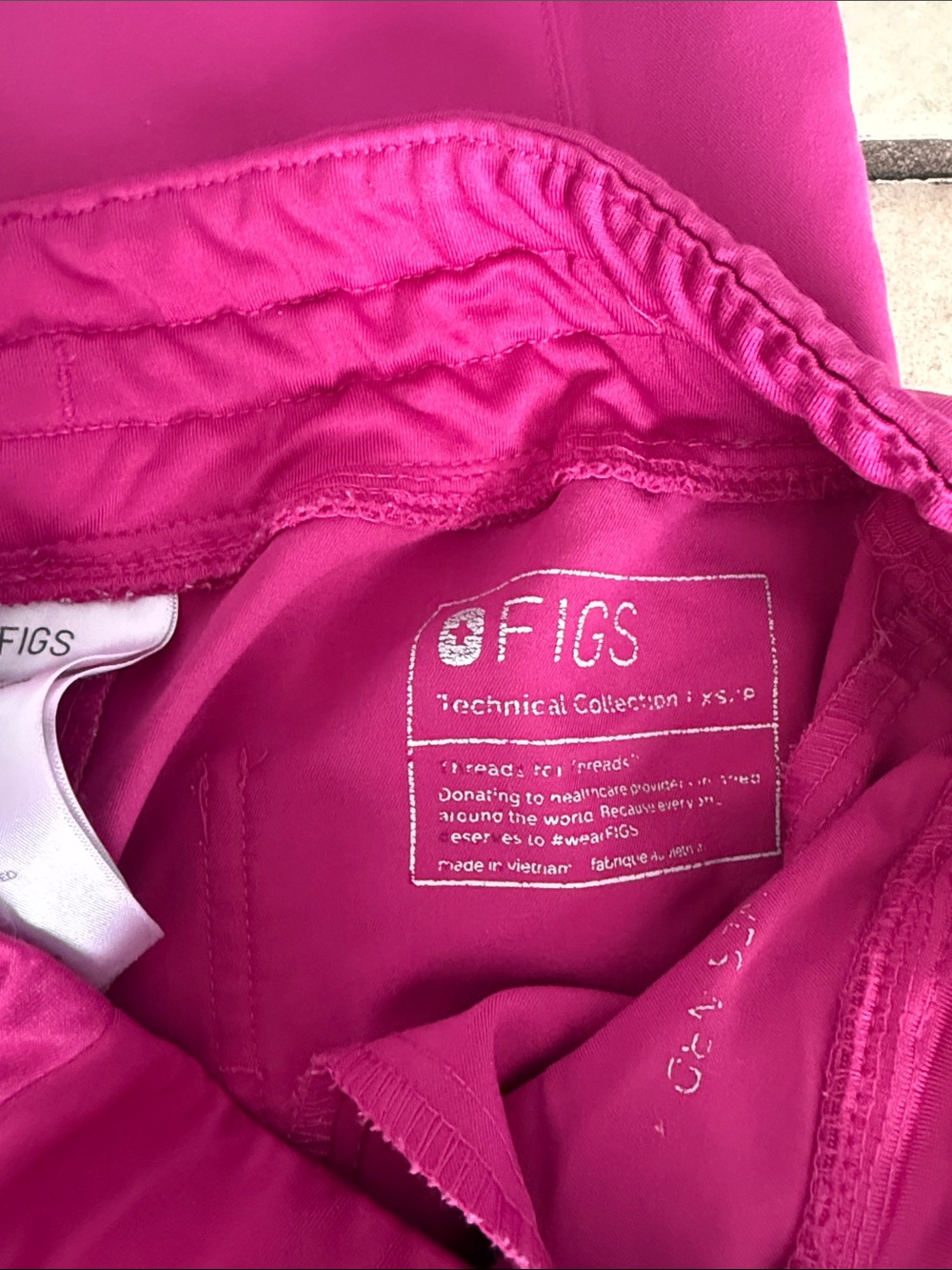 Figs Raspberry Sorbet Scrub Set - Picture 2 of 2
